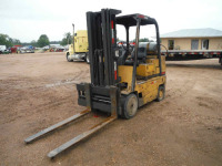 Cat Forklift: LP Gas, 7500 lb., Cat 4-cyl Eng., Meter Shows 6592 hrs