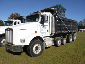 2007 Kenworth T800 Quad-axle Dump Truck, s/n 1NKDXUEX87J204543: Ox Bodies 18' 19-21 yard Bed, Odometer Shows 462K mi.