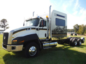 2014 Cat CT660 Truck Tractor, s/n 1HTJKTLT0EJ404832: Cat CT15 550hp Eng., Cat CX31 Auto Trans., 276" WB to Center of Drives, 37.5' Overall Length, Custom Bunk w/ AC, Furnace, Fridge, Microwave, Wired for a Generator, Industrial Inverter 12/110V, Air Ride 