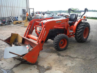 Kubota L4330 MFWD Tractor, s/n 32268: Kubota LA853 Loader, Meter Shows 5957 hrs