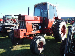 International 1586 Tractor, s/n U016055: 2wd, Encl. Cab, Meter Shows 5026 hrs