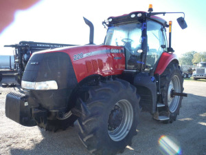 2020 CaseIH Magnum 220 MFWD Tractor, s/n TLRH01927: C/A, 520/85R46 Rears, 480/85R30 Fronts, Front Weights, Rear Quick Hitch, Drawbar, PTO, 4 Hyd Remotes, No Monitor, No Guidance, Remaining CaseIH Platinum Warranty - 5 years/5000 hrs, Meter Shows 1372 hrs