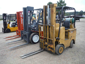 Cat TC30 Forklift, s/n 71V00342: 189 Triple Stage Mast, LP Gas, Cushion Tire, Meter Shows 5138 hrs