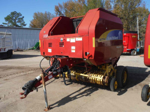 New Holland BR7060 Round Baler, s/n Y8N037204 (Monitor in Check In Building)