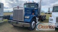 2005 Kenworth W900 Truck Tractor, s/n 1NKWXBEX15R080739: Heavy-haul, Tri-axle, Day Cab, 5th Wheel