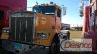 1984 Kenworth W900 Truck Tractor, s/n 1NKWL29X9ES316519: T/A, Day Cab, As Is, Engine Runs, Won't Pull, Won't Drive