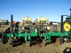 Unverferth 330 Ripper Stripper, s/n A4350125 w/ John Deere 7300 MaxMerge II Vacuum 4-row Planter, s/n H07300A660729: Monitor in Office, ID 42215