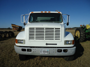 2000 International 4900 Spreader Truck, s/n 1HTSDAAN5YH238228: DT466E, T/A, 249K mi., ID 42086