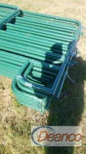 (10) Fence Panels and (1) Gate Lot: 3300