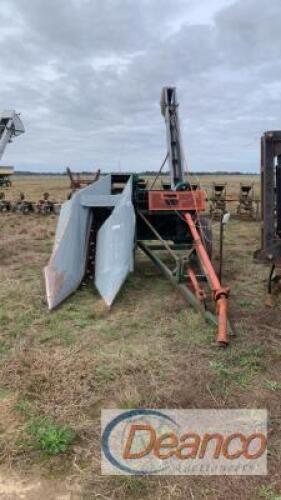 New Idea 323 Corn Picker, s/n 23755 w/ Stalk Chopper Lot: 3492