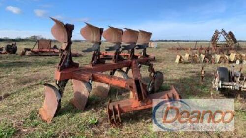 5-pan Flip Plow Lot: 3529