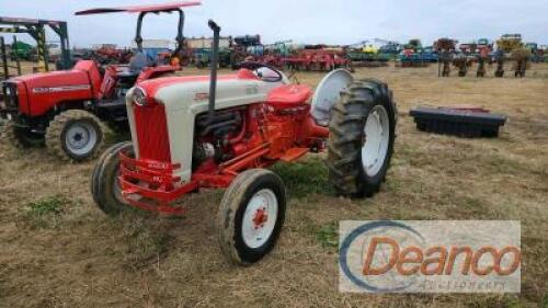 1956 Ford 860 Tractor Lot: 3326