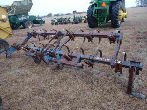 13-shank Chisel Plow: ID 42308