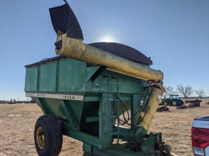 John Deere 1210A Grain Wagon w/ Auger & PTO Shaft: ID 42345