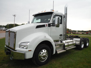 Unused 2023 Kenworth T880 Truck Tractor, s/n 1XKZDP9XXPJ248401 (FET is Paid): T/A, Day Cab, Paccar MX13 456hp Eng., Eaton 10-sp., Air Glide Susp., Full Factory Warranty, Odometer Shows 830 mi.