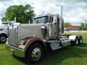 2018 Kenworth W900 Truck Tractor, s/n 1XKWD40X4JJ187469: T/A, Day Cab, Cummins ISX15 Eng., Headache Rack, Odometer Shows 276K mi.