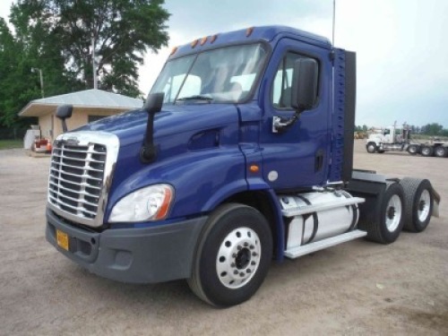 2014 Freightliner Cascadia Truck Tractor, s/n 1FUJGBDV5ELFM6506: T/A, Day Cab, DD13 Eng., 10-sp., 445/50R22.5 Single Rear Tires, Odometer Shows 556K mi.