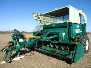 KMC 3376 6-row Peanut Combine, s/n 81132: w/ Head, 30" Row, ID 43091