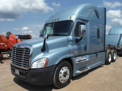 2016 Freightliner Cascadia Truck Tractor, s/n 3AKJGLD57GSGU0061 (Title Delay): T/A, Sleeper, Auto, Odometer Shows 641K mi.