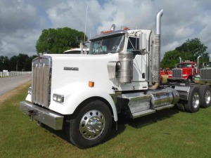 2016 Kenworth W900 Truck Tractor, s/n 1XKWD40XXGJ128399 (Title Delay): Ext Cab, Cummins 475 Eng., Deleted, Jake Brake, 10-sp., 46K Rears, KW 8-bag Air Glide Susp., Odometer Shows 470K mi.