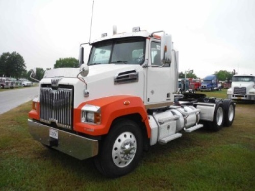 2019 Wester Star Truck Tractor, s/n 5KJJAVDV5KPKF0766: T/A, Day Cab, Detroit Eng., Fuller 10-sp., Odometer Shows 293K mi.