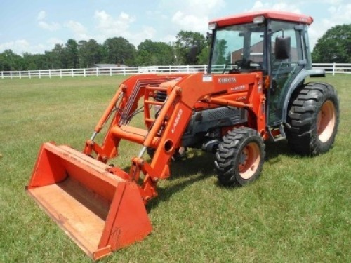 Kubota L5030 MFWD Tractor, s/n 37933: Encl. Cab, LA853 Loader w/ Bkt., Meter Shows 774 hrs