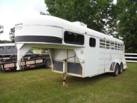 2000 Delta Stock Trailer, s/n 4MWGH1822YN006652: Gooseneck, Tack Room, Sleeping Quarters, AC