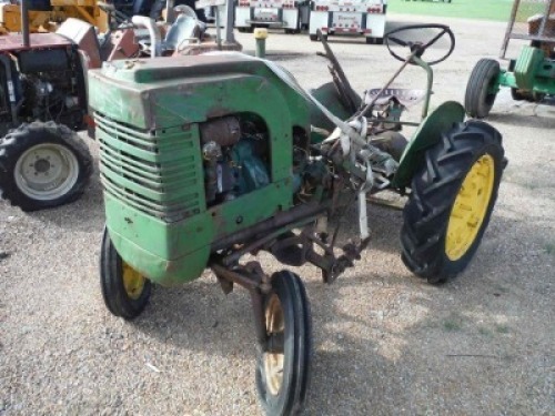 1939 John Deere LA Tractor (Salvage) w/ Plows