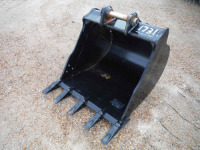 Cat 36" Excavator Bucket w/ Quick Coupling