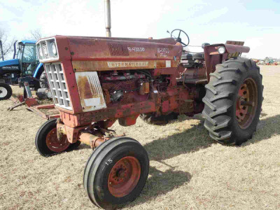 International Farmall 966 Tractor, s/n U007964: ID 43330